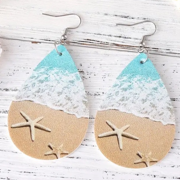 NEW FAUX LEATHER BEACH OCEAN SAND SEASHELLS DANGLE DROP LIGHTWEIGHT EARRINGS - Picture 1 of 6